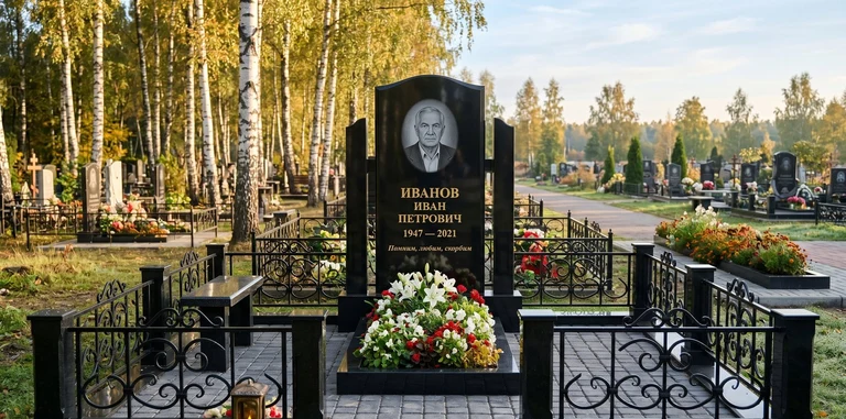 Установка памятника на могилу под ключ в Нижневартовске — гранитный мемориальный комплекс, ограда, плитка, благоустройство