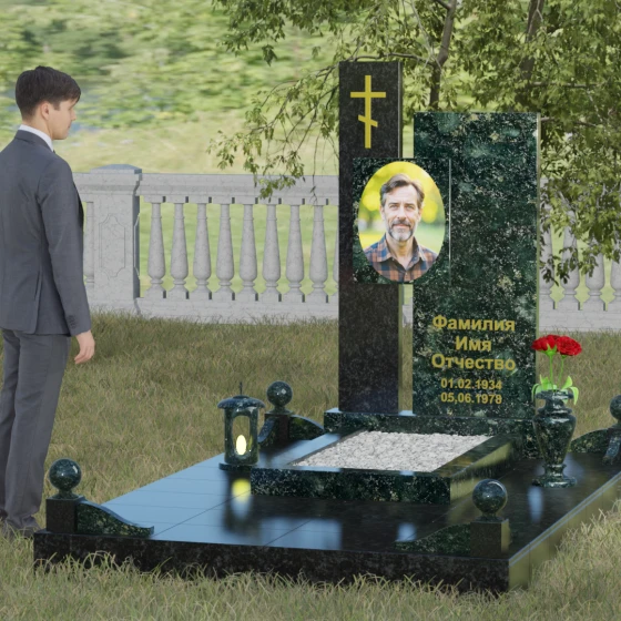 Мемориальное изделие с асимметричными стелами и золоченым крестом, гранит Балтик грин, вид 4