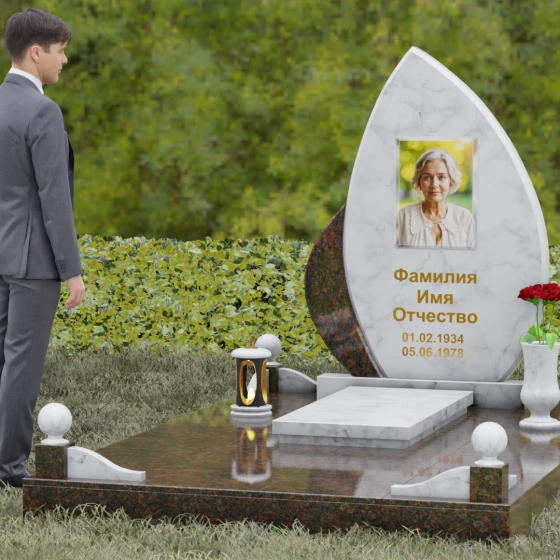 Вертикальный комбинированный памятник во Владивостоке