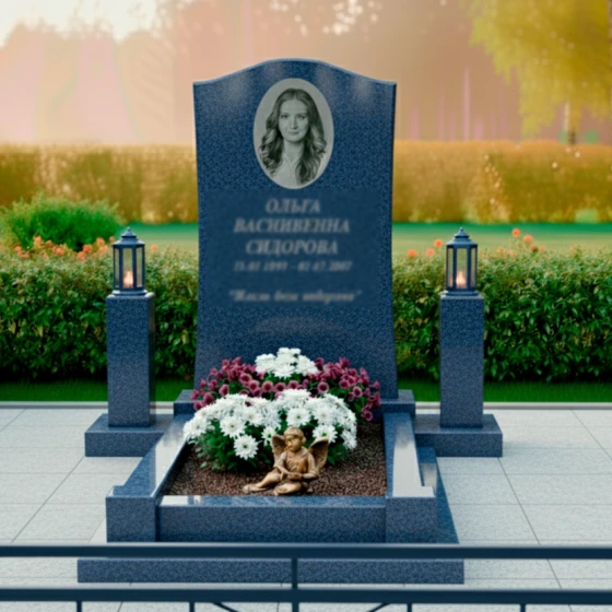 Мемориальный комплекс с арочной стелой, лампами и цветами, гранит Блю Перл, в Якутске