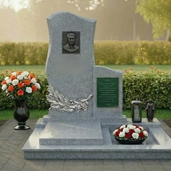 Памятник вертикальный гранитный с металлом в Рязани, гранит Мансуровский