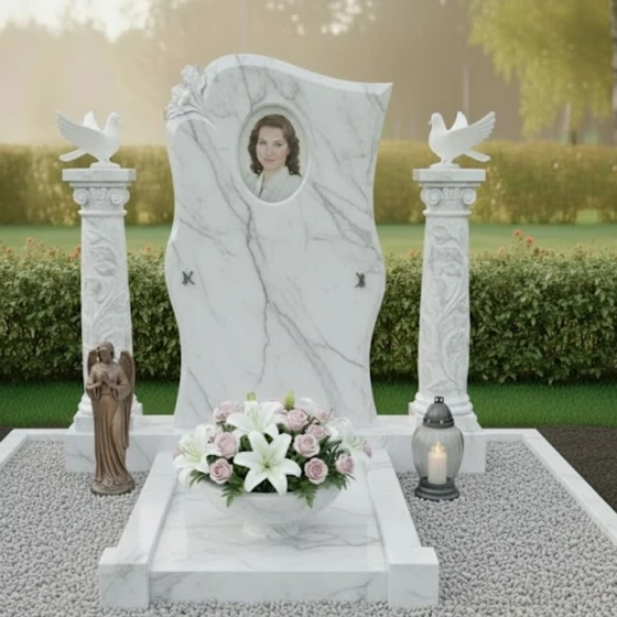 Элитный вертикальный гранитный памятник во Владивостоке, мрамор Тассос