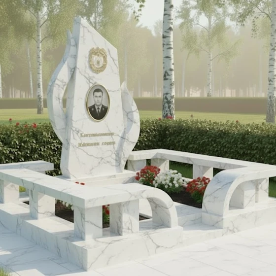 Комбинированный вертикальный памятник в Липецке, мрамор Тассос