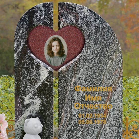 Гранитный памятник с вырезом — сердцем и асимметрией, гранит амфиболит, в Москве
