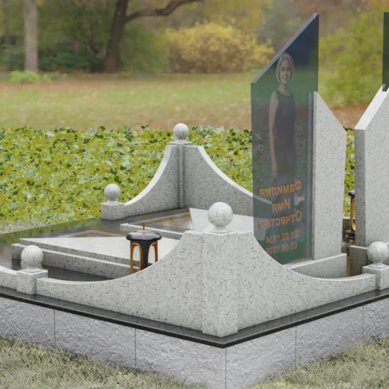 Комбинированный горизонтальный памятник на двоих в Салехарде, гранит Мансуровский, вид 3