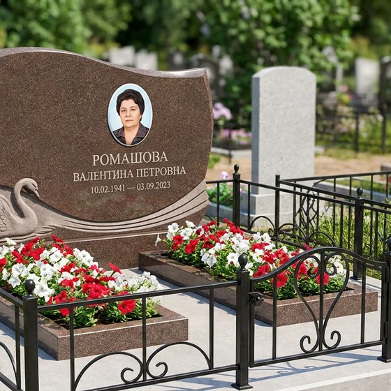 Памятник с лебедем из дымовского гранита с портретом